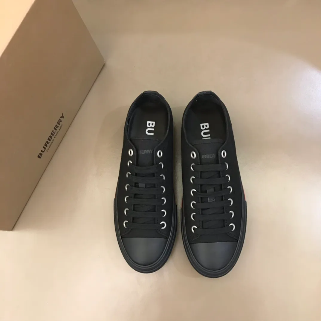 p400 "Burberr*" men's classic low-top sneakers, reinterpreted in Vintage check cotton material and decorated with a new brand logo. First-layer sheepskin lining, embossed Burberry logo on the heel, and original TPU outsole! Size: 38-44 No. 068